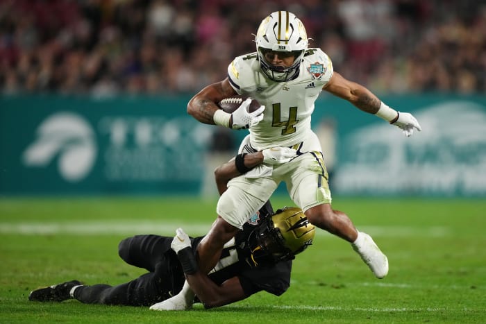 Georgia Tech running back Dontae Smith running the ball vs UCF